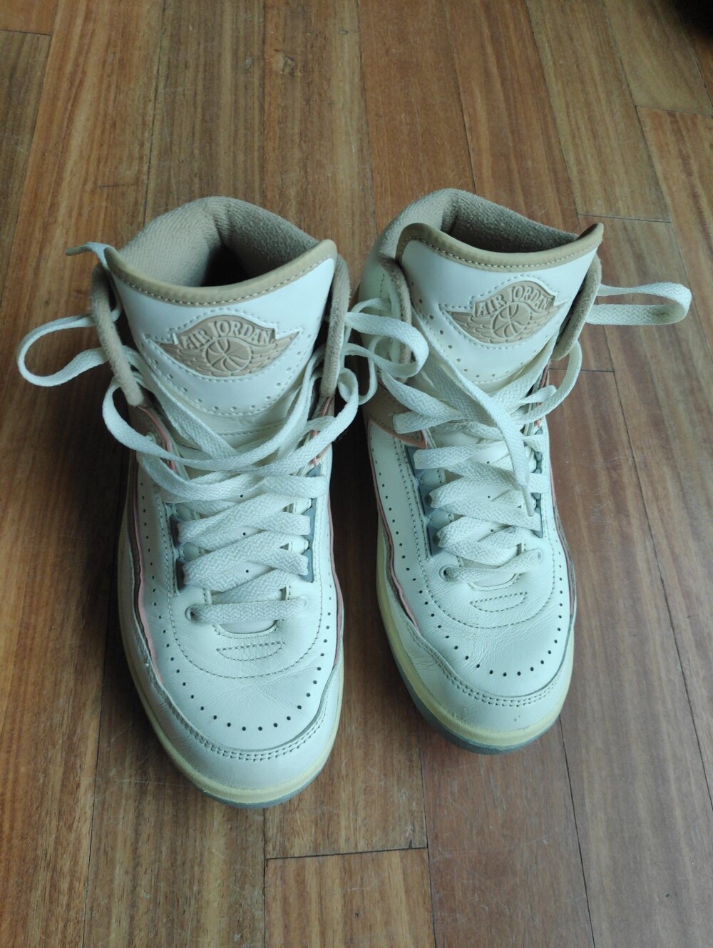Women's Jordan retro 2 Size 7